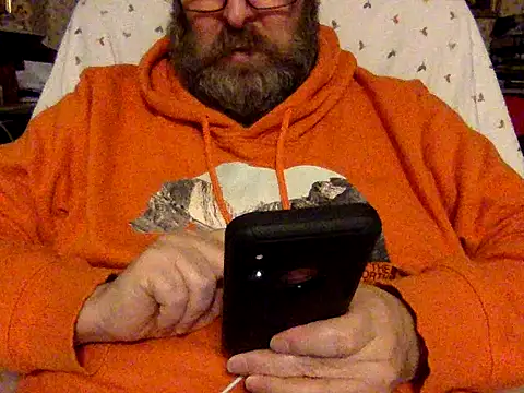 Snapshot of Drwhocares chatting on December 6, 7:34 pm Drwhocares online show from December 6, 7:34 pm