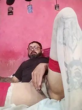 Snapshot of lingerieman420@xh chatting on May 26, 3:35 am lingerieman420xh online show from May 26, 3:35 am