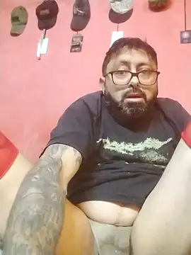 Snapshot of lingerieman420@xh chatting on June 24, 5:39 am lingerieman420xh online show from June 24, 5:39 am