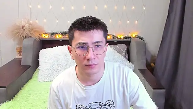 Yumi steve online show from February 16, 12:30 am