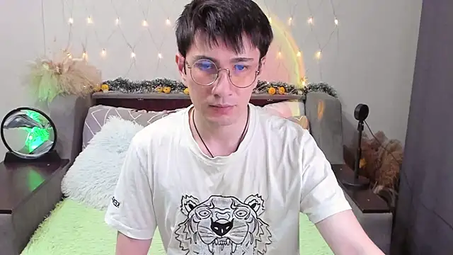 Yumi steve online show from October 23, 5:44 pm