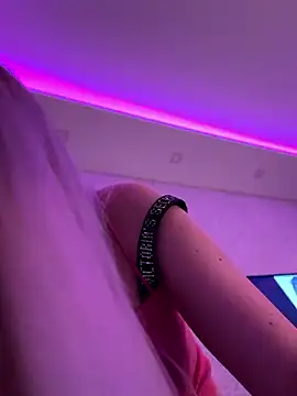 mollyxxx online show from December 6, 12:45 am