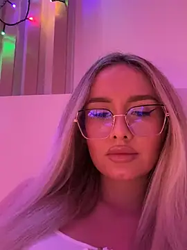 mollyxxx online show from December 18, 7:15 am