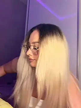 Snapshot of mollyxxx chatting on August 6, 3:08 am mollyxxx online show from August 6, 3:08 am