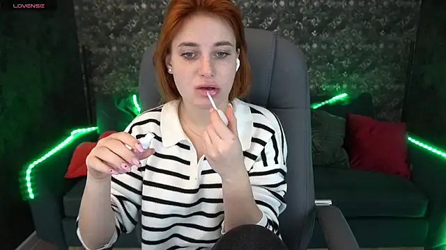 EmilyFoxxi online show from December 21, 10:06 am