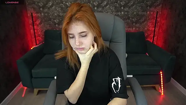 EmilyFoxxi online show from January 4, 6:30 am