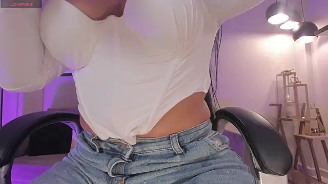 Snapshot of MiaRoberts1 chatting on March 2, 8:04 pm MiaRoberts1 online show from March 2, 8:04 pm