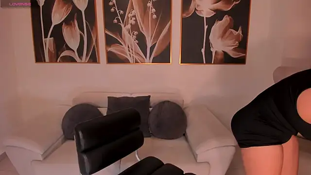MiaRoberts1 online show from July 28, 3:08 pm