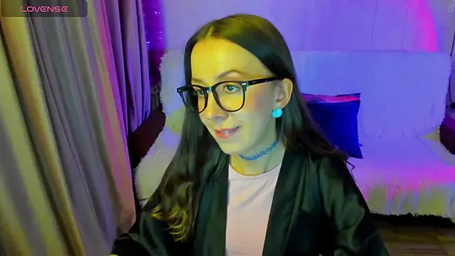 CurlySteph online show from December 17, 5:52 pm