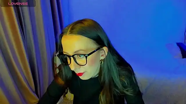 CurlySteph online show from March 5, 8:38 pm