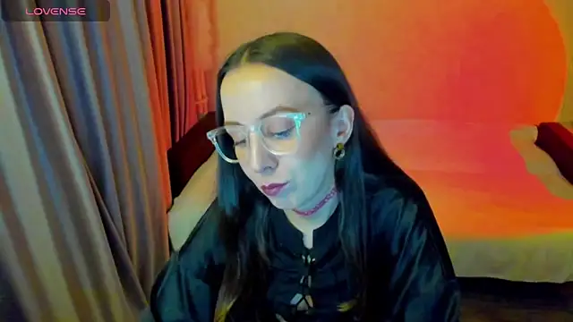 CurlySteph online show from April 4, 4:26 pm