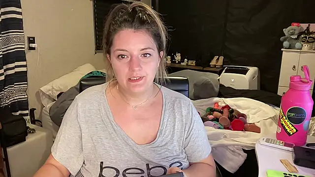 Snapshot of magicsparkles chatting on February 17, 1:35 am magicsparkles online show from February 17, 1:35 am