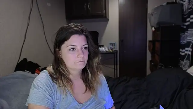 Snapshot of magicsparkles chatting on March 6, 2:19 am magicsparkles online show from March 6, 2:19 am