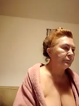 Hottie-Mom online show from September 27, 9:31 pm