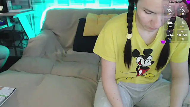 Snapshot of CamBugsBunny chatting on February 28, 1:01 pm CamBugsBunny online show from February 28, 1:01 pm