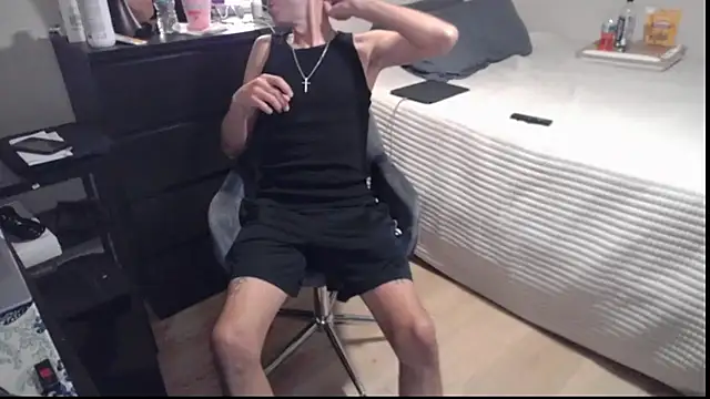 Snapshot of smokenstrokex chatting on June 1, 7:59 pm smokenstrokex online show from June 1, 7:59 pm