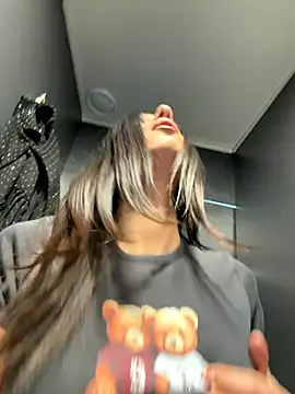  MiaQueen  online show from November 11, 12:32 am