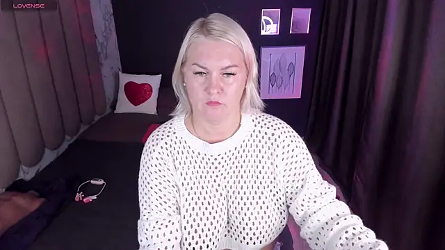 YolandaKiss online show from October 6, 8:17 pm