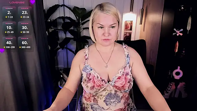 YolandaKiss online show from June 15, 8:22 pm