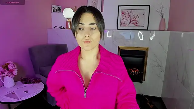 Snapshot of KylieMellow chatting on February 4, 5:21 am KylieMellow online show from February 4, 5:21 am