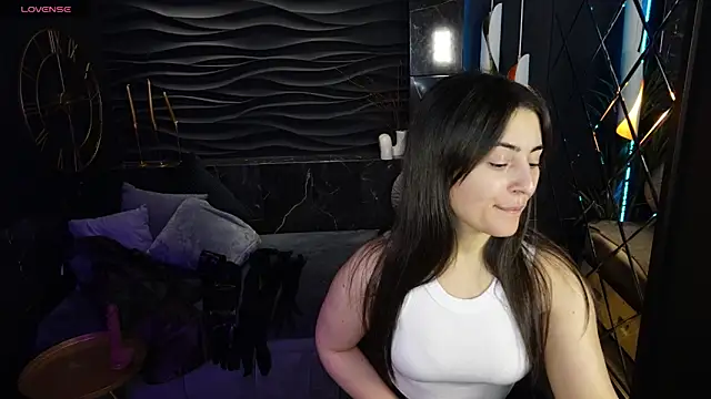 Snapshot of KylieMellow chatting on February 7, 5:52 am KylieMellow online show from February 7, 5:52 am