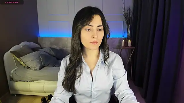 Snapshot of KylieMellow chatting on February 16, 5:26 am KylieMellow online show from February 16, 5:26 am