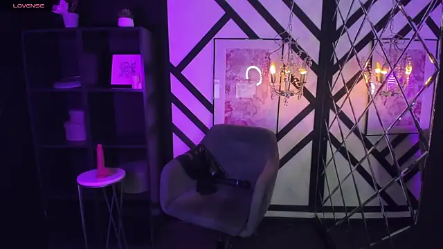 Snapshot of KylieMellow chatting on February 17, 4:37 pm KylieMellow online show from February 17, 4:37 pm