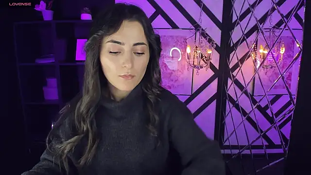 Snapshot of KylieMellow chatting on February 17, 7:42 pm KylieMellow online show from February 17, 7:42 pm