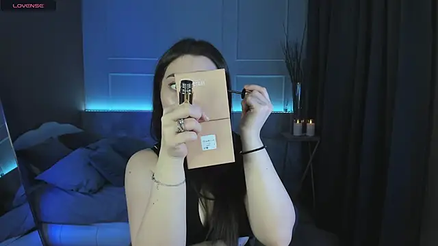 Snapshot of KylieMellow chatting on February 21, 12:17 pm KylieMellow online show from February 21, 12:17 pm