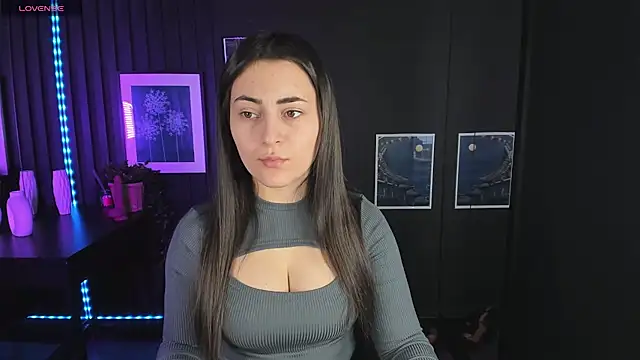 Snapshot of KylieMellow chatting on February 22, 5:44 am KylieMellow online show from February 22, 5:44 am