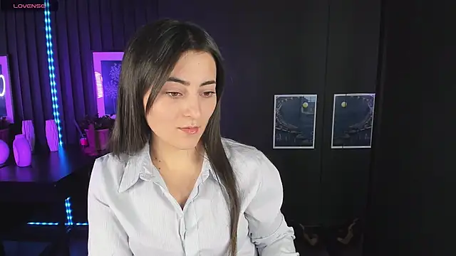 Snapshot of KylieMellow chatting on February 22, 8:50 am KylieMellow online show from February 22, 8:50 am