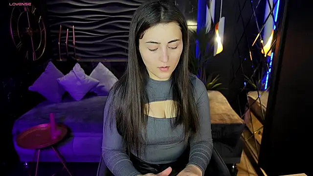 Snapshot of KylieMellow chatting on February 23, 1:42 pm KylieMellow online show from February 23, 1:42 pm