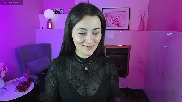 Snapshot of KylieMellow chatting on February 26, 8:37 am KylieMellow online show from February 26, 8:37 am