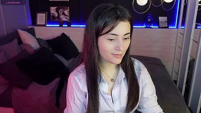 Snapshot of KylieMellow chatting on February 28, 5:48 am KylieMellow online show from February 28, 5:48 am