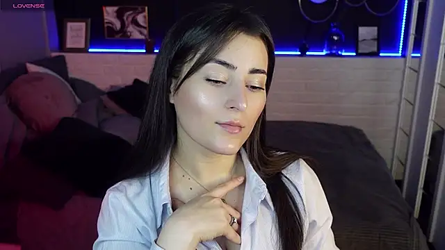 Snapshot of KylieMellow chatting on February 28, 8:53 am KylieMellow online show from February 28, 8:53 am