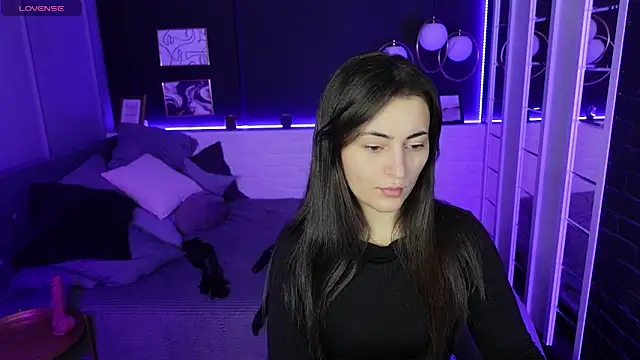 Snapshot of KylieMellow chatting on March 9, 5:44 am KylieMellow online show from March 9, 5:44 am