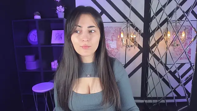 Snapshot of KylieMellow chatting on March 12, 5:46 am KylieMellow online show from March 12, 5:46 am