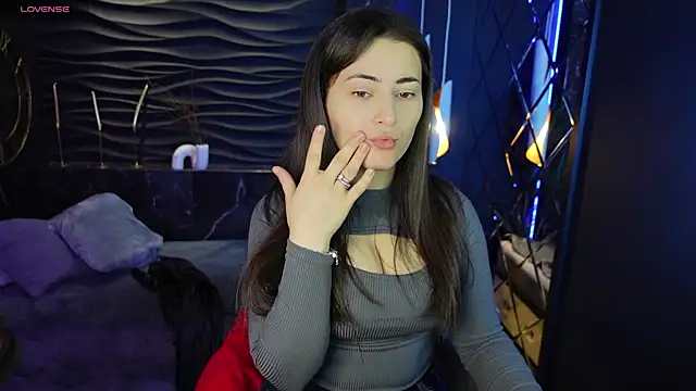 Snapshot of KylieMellow chatting on March 15, 5:52 am KylieMellow online show from March 15, 5:52 am