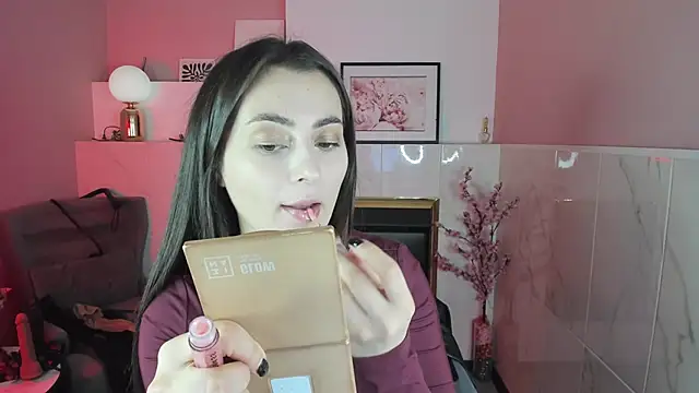 Snapshot of KylieMellow chatting on September 25, 2:10 pm KylieMellow online show from September 25, 2:10 pm