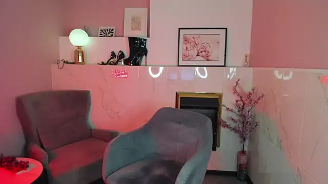 Snapshot of KylieMellow chatting on October 12, 5:39 am KylieMellow online show from October 12, 5:39 am