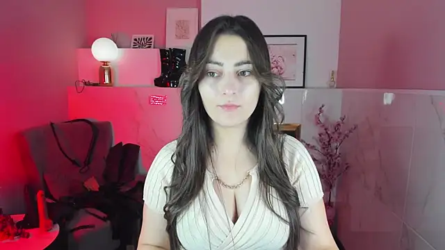 Snapshot of KylieMellow chatting on October 13, 5:18 am KylieMellow online show from October 13, 5:18 am