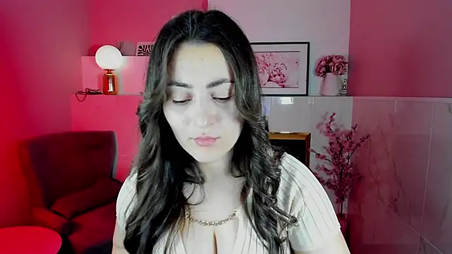 Snapshot of KylieMellow chatting on October 25, 5:26 am KylieMellow online show from October 25, 5:26 am