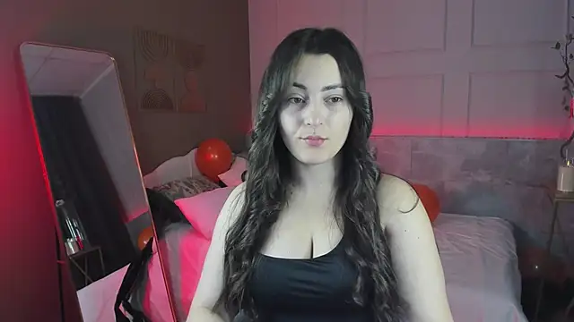 Snapshot of KylieMellow chatting on November 1, 5:20 am KylieMellow online show from November 1, 5:20 am