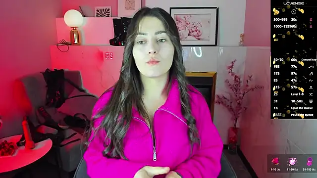 Snapshot of KylieMellow chatting on December 14, 5:24 am KylieMellow online show from December 14, 5:24 am