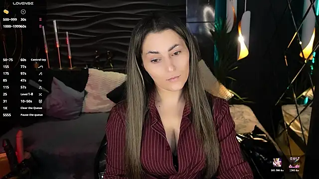 KylieMellow online show from June 10, 1:43 pm