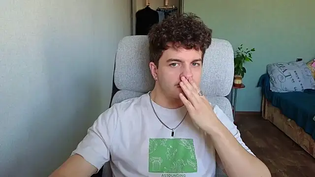 Remy Miles online show from April 3, 4:32 am