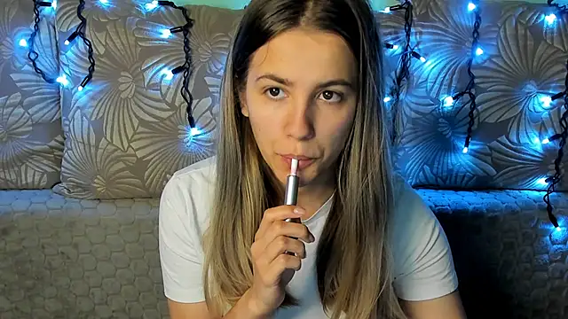 MaggieCake online show from December 3, 5:26 am