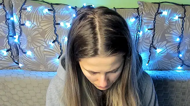 Snapshot of MaggieCake chatting on February 13, 2:51 am MaggieCake online show from February 13, 2:51 am