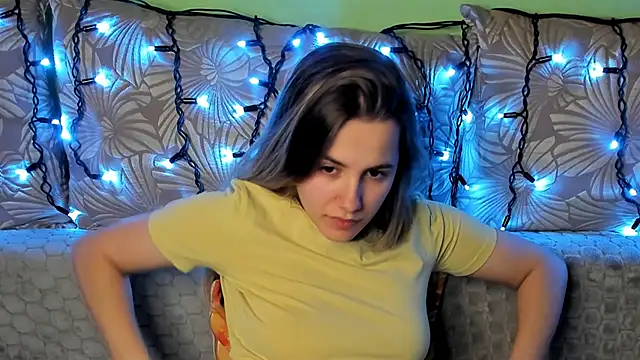 Snapshot of MaggieCake chatting on February 14, 12:40 am MaggieCake online show from February 14, 12:40 am