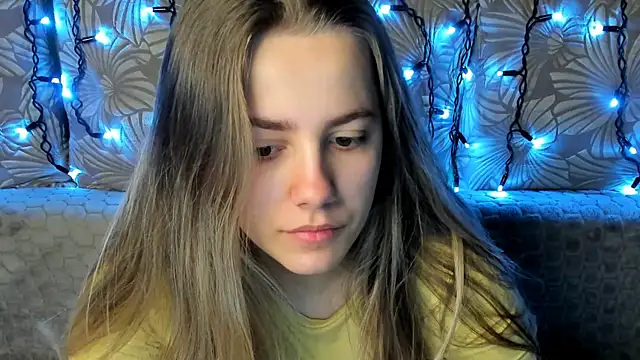 Snapshot of MaggieCake chatting on February 15, 4:09 am MaggieCake online show from February 15, 4:09 am